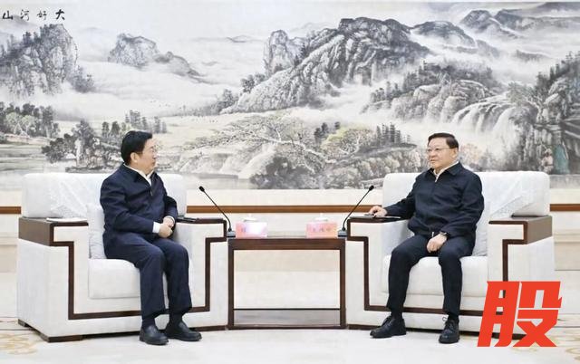 10月17日，自治区党委书记王伟中在呼和浩特会见国家开发银行党委副书记、副董事长、行长谭炯一行。马建兵摄