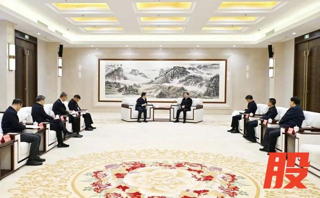 10月17日，自治区党委书记王伟中在呼和浩特会见国家开发银行党委副书记、副董事长、行长谭炯一行。马建兵摄